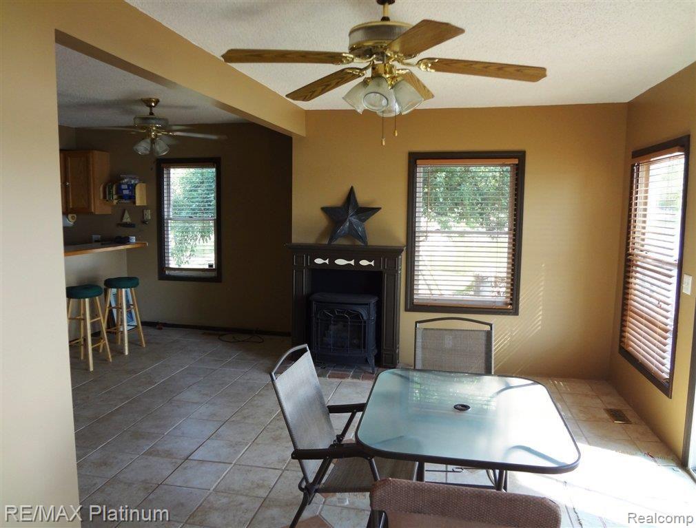 3580 Rush Lake Road Pinckney, MI 48169 - Photo 10 of 24 Living Room
