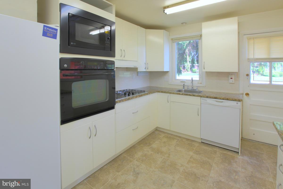 7514 Labyrinth Road Baltimore, MD 21208 - Photo 10 of 27 a kitchen with a sink and a microwave