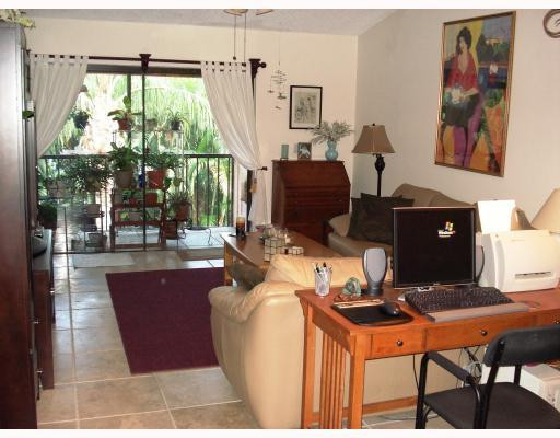 22040 Palms Way, Unit 205 Boca Raton, FL 33433 - Photo 5 of 9 Living Room