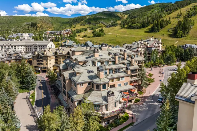 a view of residential houses with outdoor space