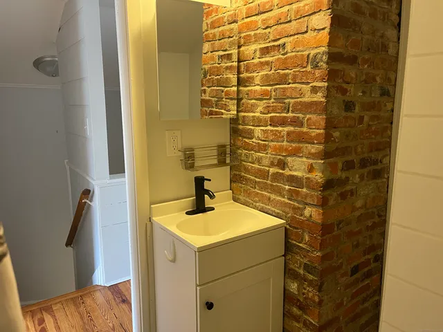 $2,950 | 2 Simscroft Place, Simsbury, CT 06070