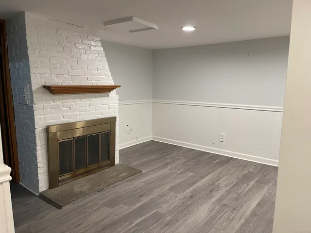 $2,950 | 2 Simscroft Place, Simsbury, CT 06070