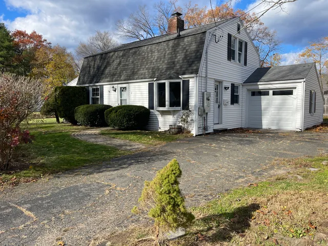 $2,950 | 2 Simscroft Place, Simsbury, CT 06070