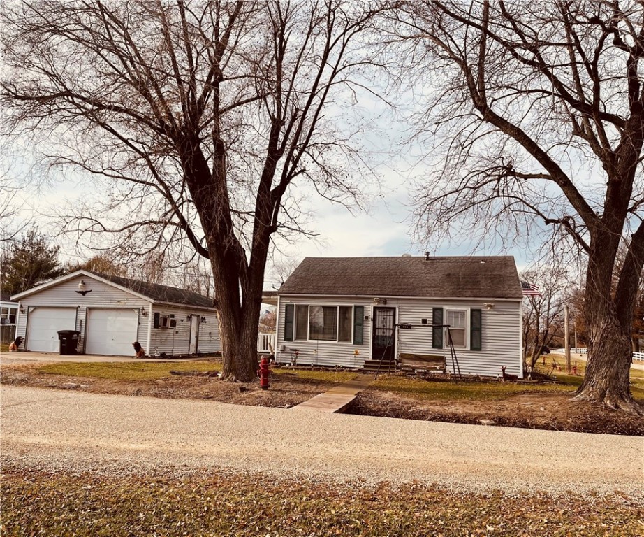 911 Ash Street Edgewood, IL 62426 - Photo 9 of 18