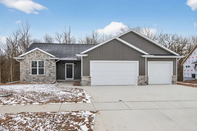 $645,000 | 2564 North Stellita Circle, De Pere, WI 54115