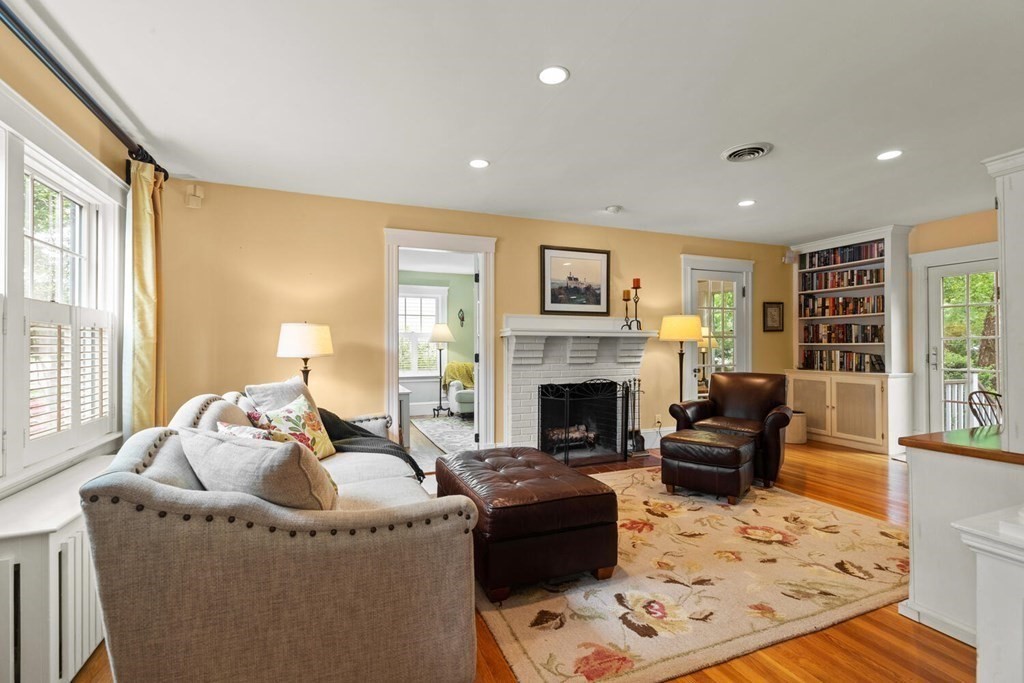 302 Weston Road Wellesley, MA 02482 - Photo 4 of 33 Gallery Image 4