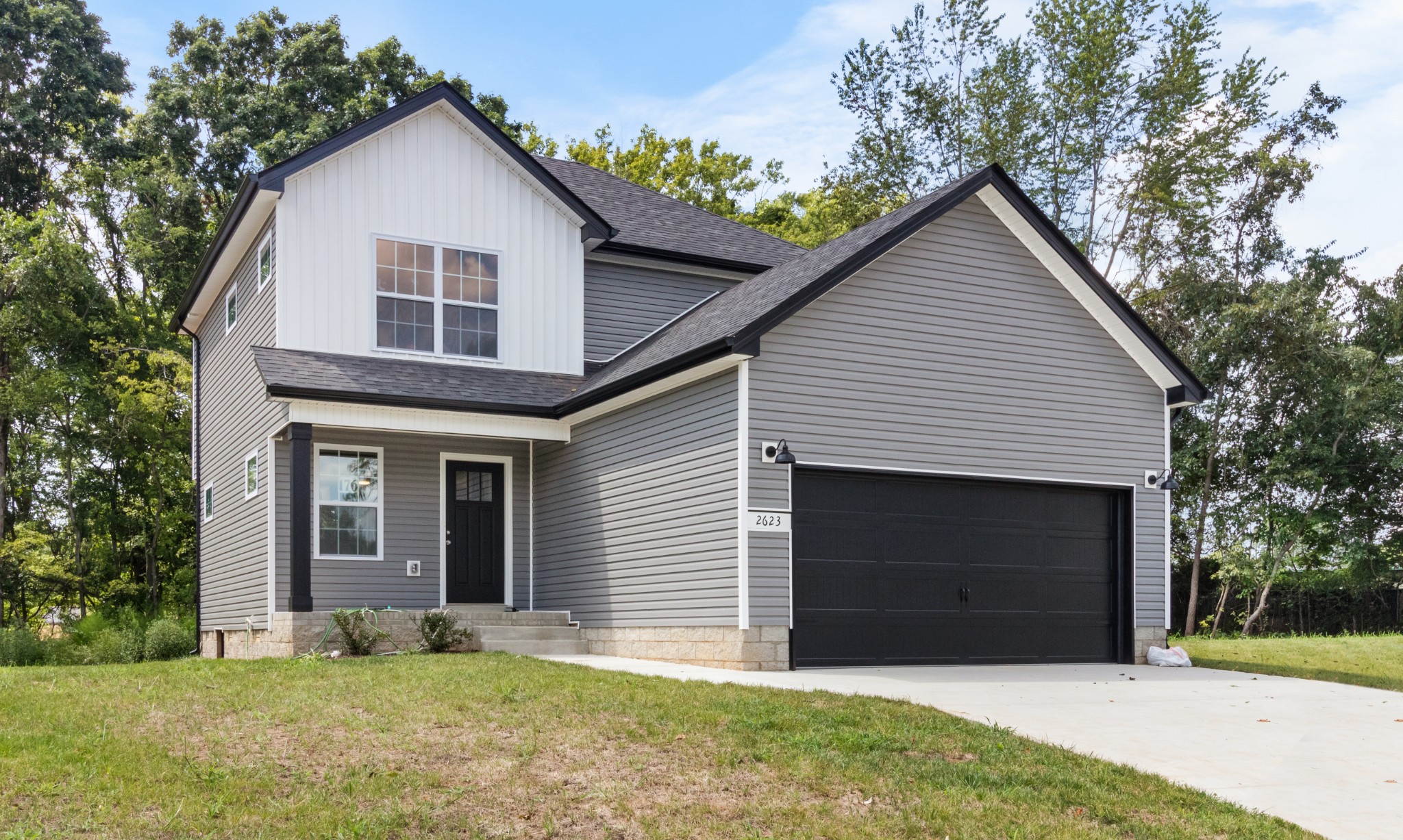 2623 Burch Road Clarksville, TN 37042 - Photo 2 of 30 a front view of a house with a yard and garage