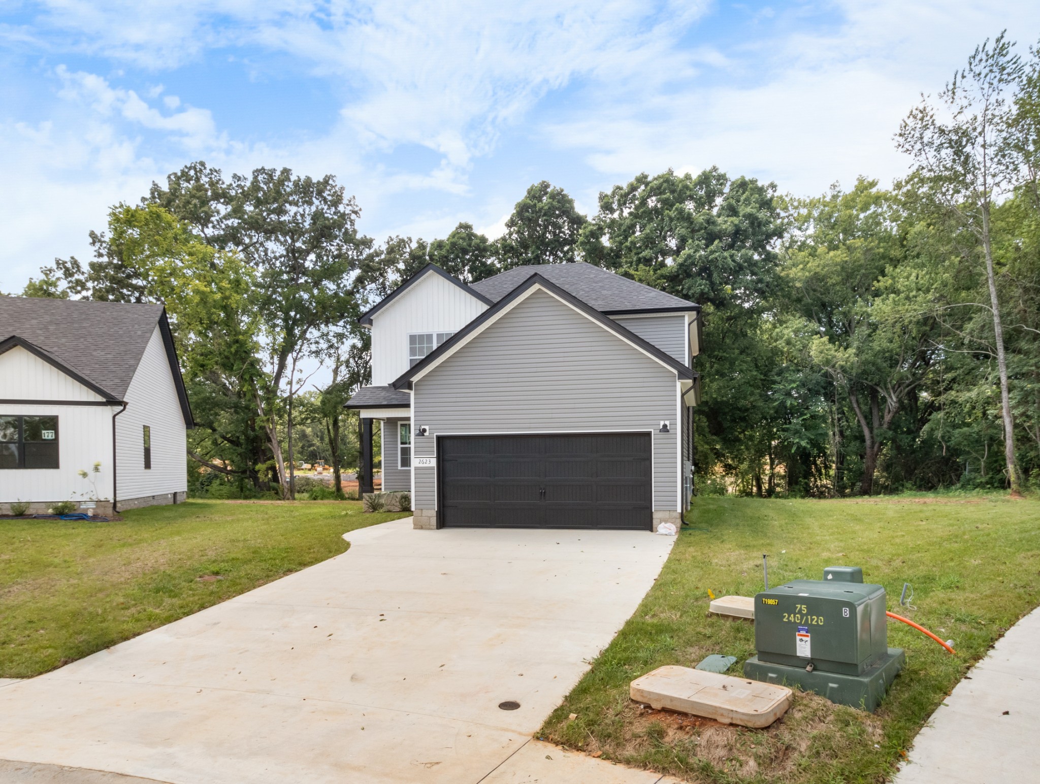 2623 Burch Road Clarksville, TN 37042 - Photo 4 of 30 a front view of a house with garden