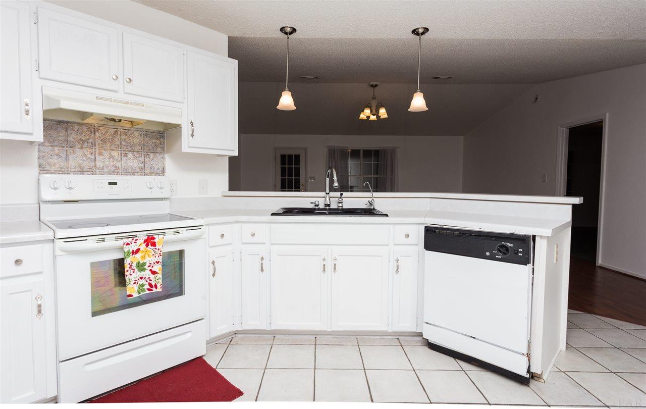 624 Ashford Road Cantonment, FL 32533 - Photo 9 of 49 Gallery Image 9