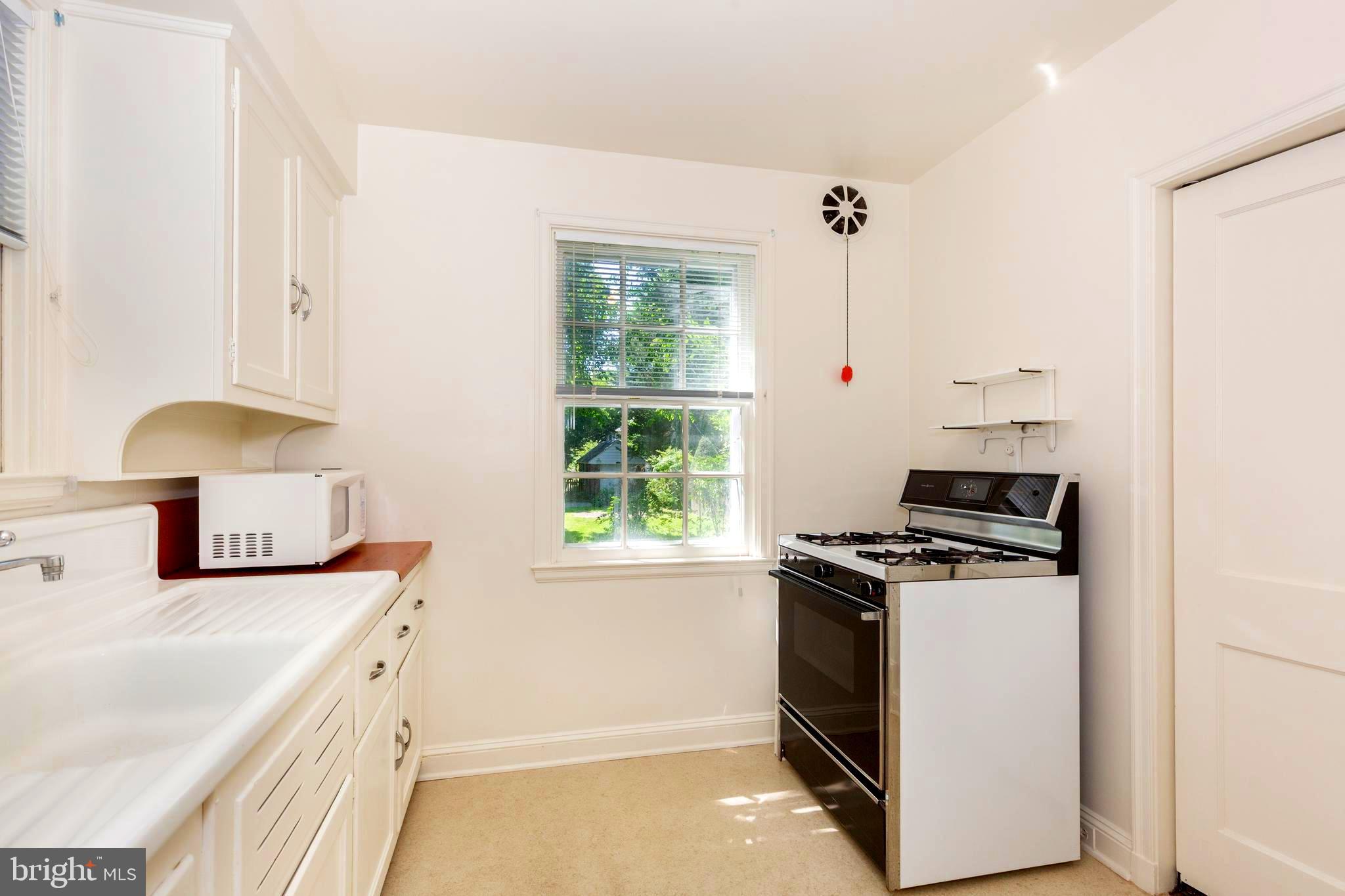 323 Broadmoor Road Baltimore, MD 21212 - Photo 13 of 40 So many windows provide so much natural light