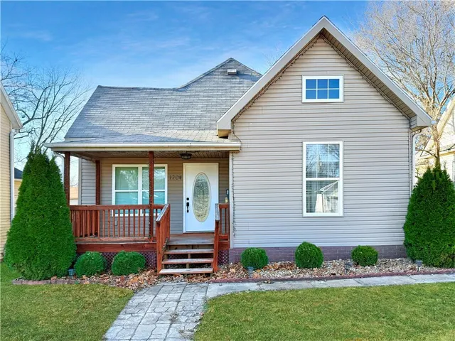 $190,000 | 1704 South Moniteau Avenue, Sedalia, MO 65301