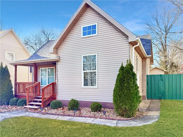 $190,000 | 1704 South Moniteau Avenue, Sedalia, MO 65301