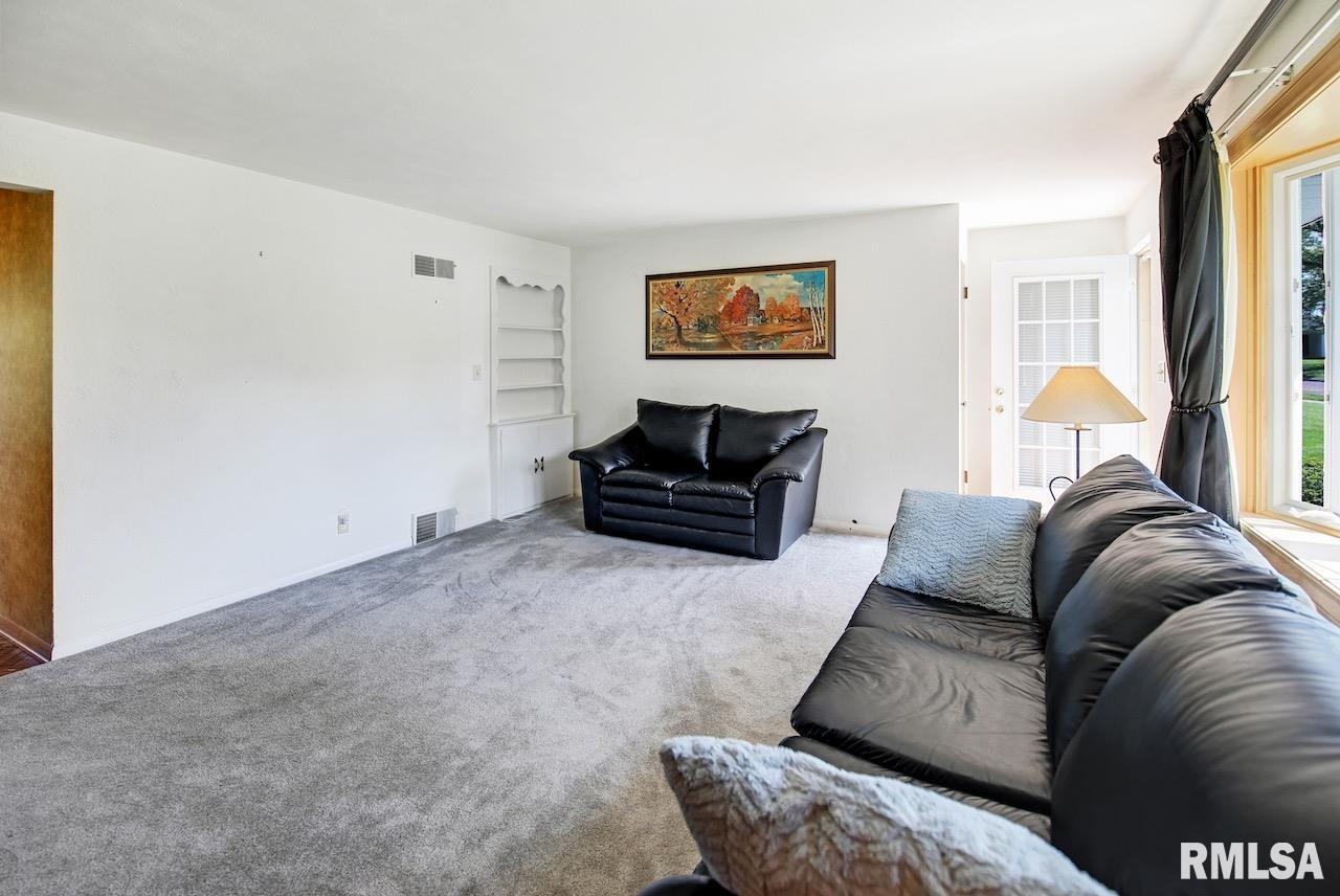 5404 North James Road Peoria, IL 61615 - Photo 6 of 31 Gallery Image 6