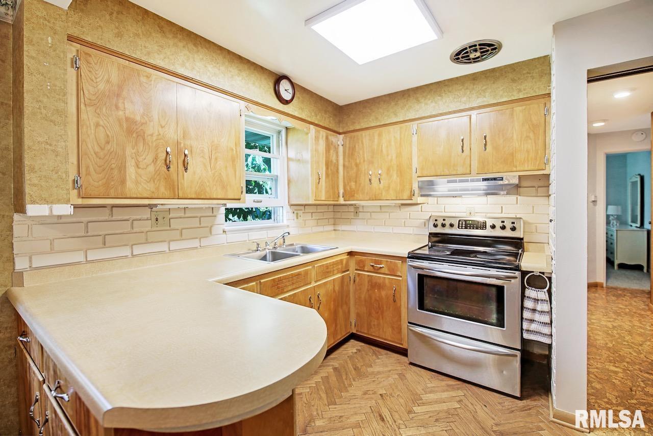 5404 North James Road Peoria, IL 61615 - Photo 9 of 31 Gallery Image 9