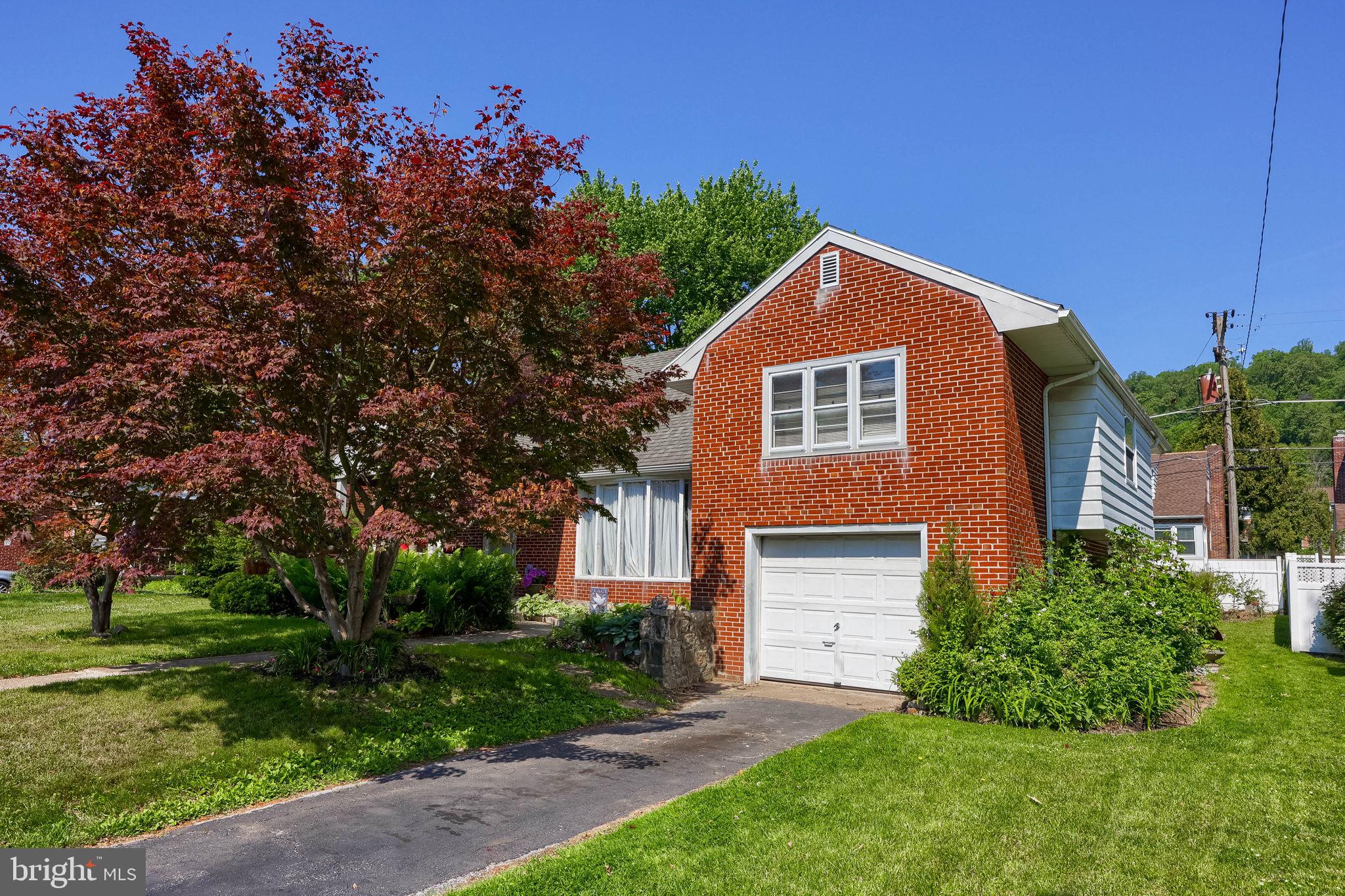 812 Brighton Avenue Reading, PA 19606 - Photo 1 of 33