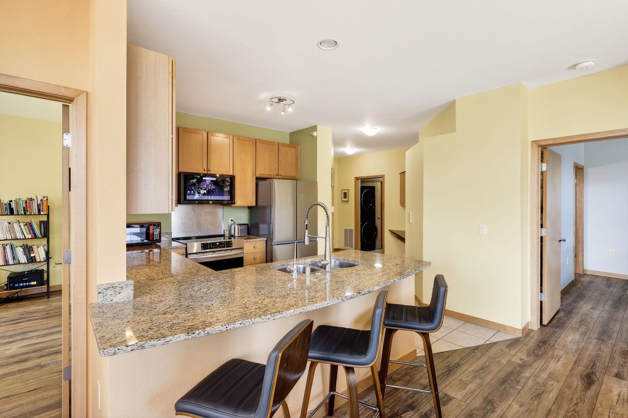 280 Division Street, Unit 301 Madison, WI 53704 - Photo 12 of 40