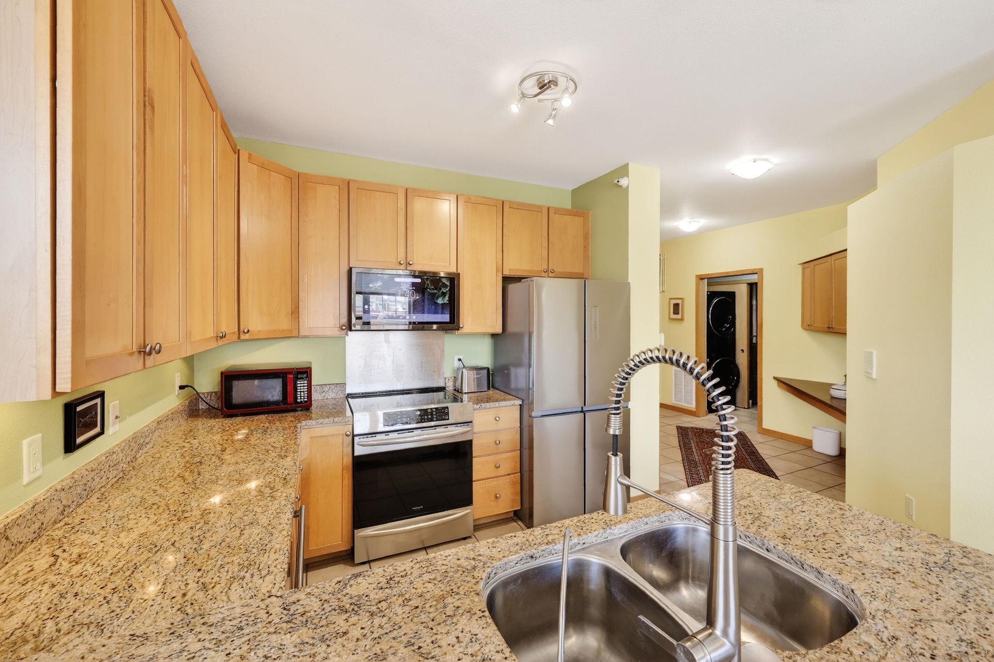 280 Division Street, Unit 301 Madison, WI 53704 - Photo 14 of 40