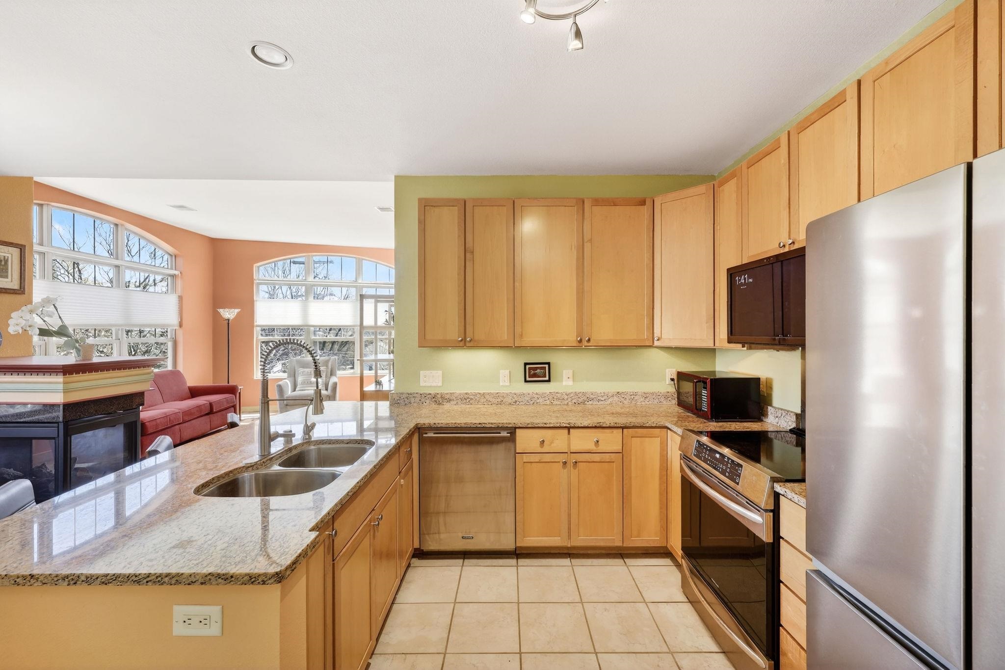 280 Division Street, Unit 301 Madison, WI 53704 - Photo 15 of 40