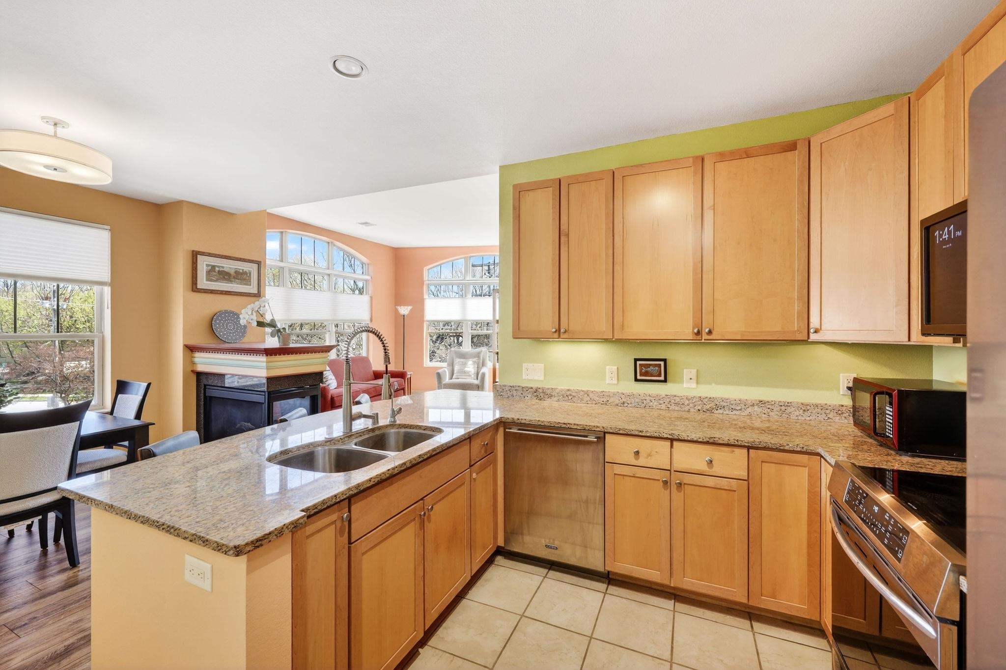 280 Division Street, Unit 301 Madison, WI 53704 - Photo 16 of 40