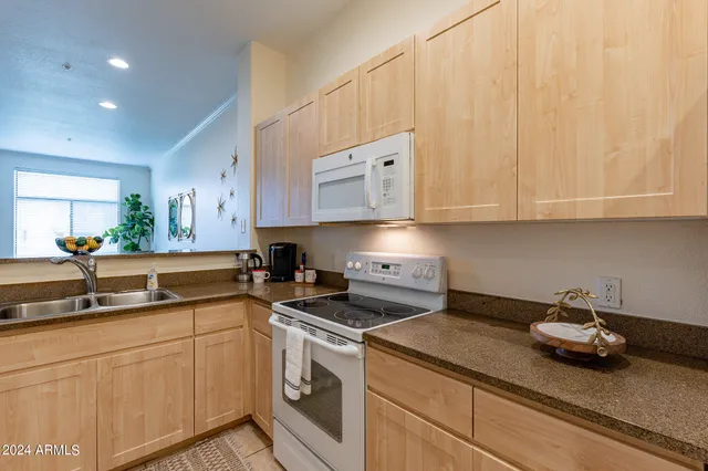 $2,700 | 11640 North Tatum Boulevard, Unit 2061, Phoenix, AZ 85028