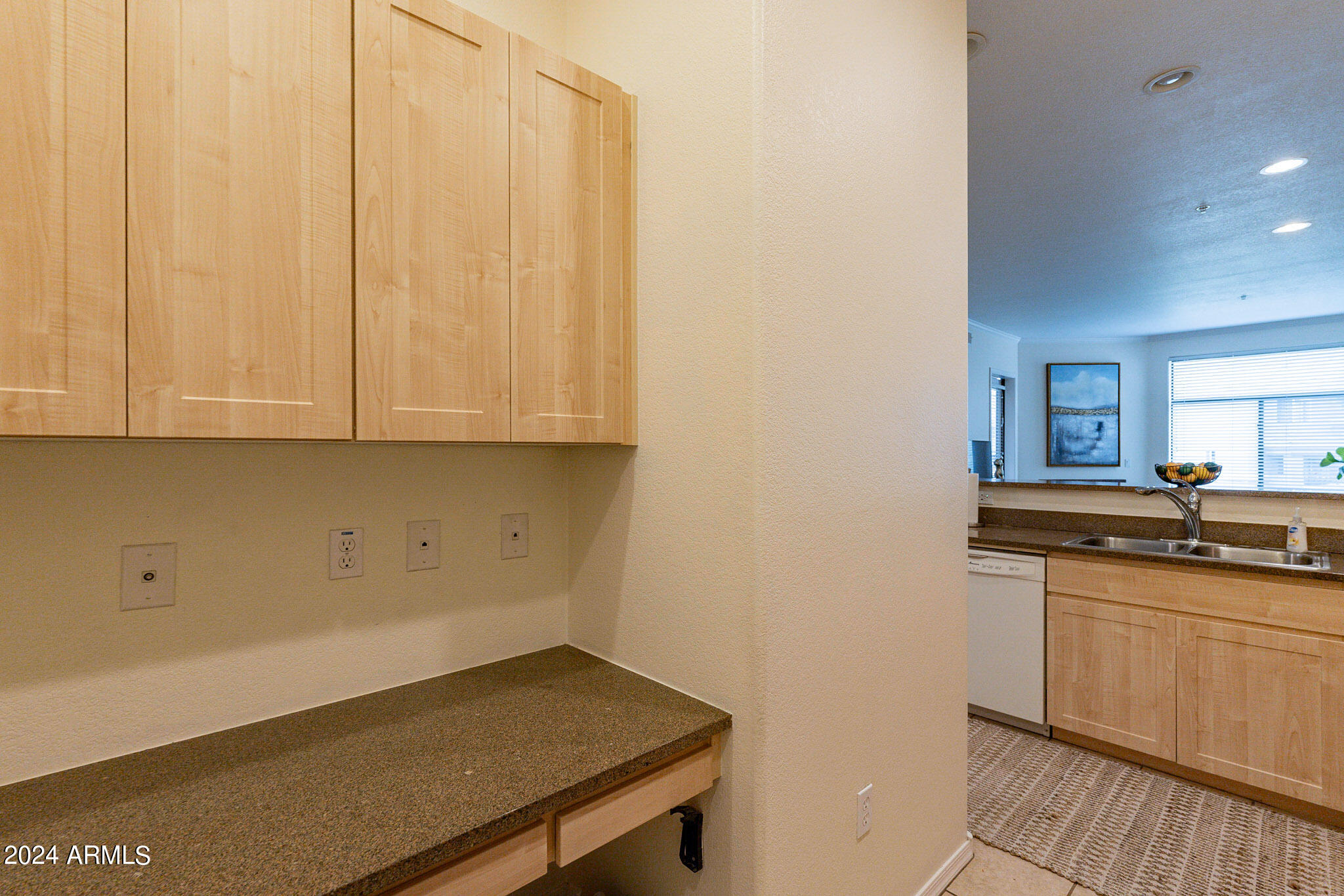 11640 North Tatum Boulevard, Unit 2061 Phoenix, AZ 85028 - Photo 13 of 46 Desk/Work Station