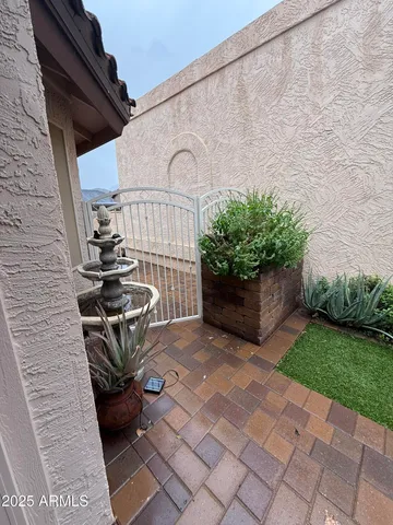 a view of entryway with outdoor seating