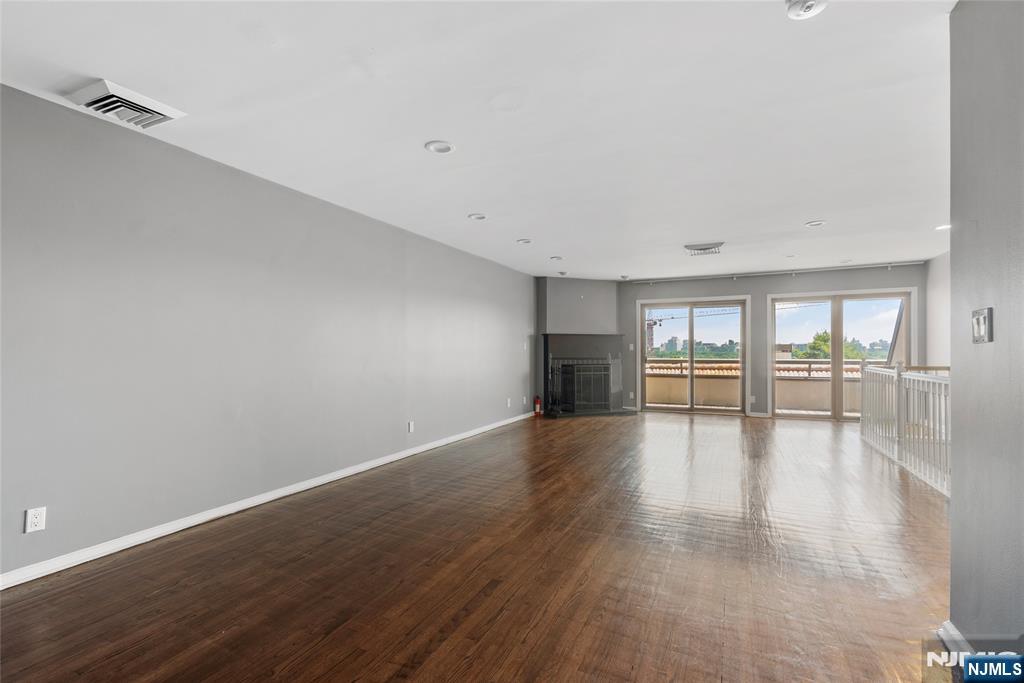 300 Gorge Road, Unit 2 Cliffside Park, NJ 07010 - Photo 19 of 43