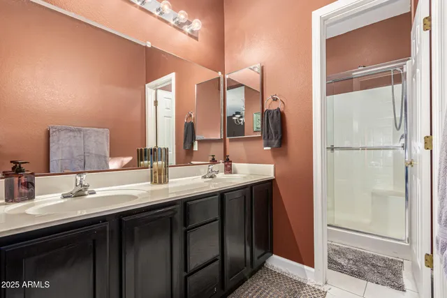 a en suite bathroom with a sink and a mirror