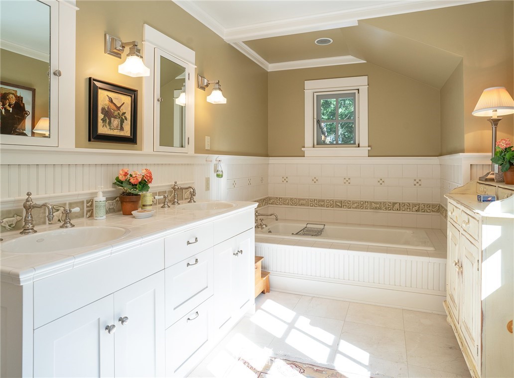 1108 Channel Road Lopez Island, WA 98261 - Photo 22 of 36 a bathroom with a tub sink and mirror