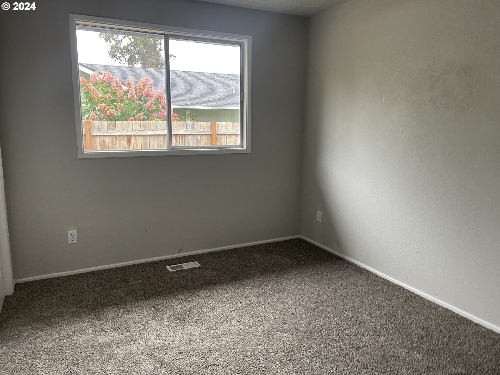 477 70th Street Springfield, OR 97478 - Photo 12 of 27 Gallery Image 12