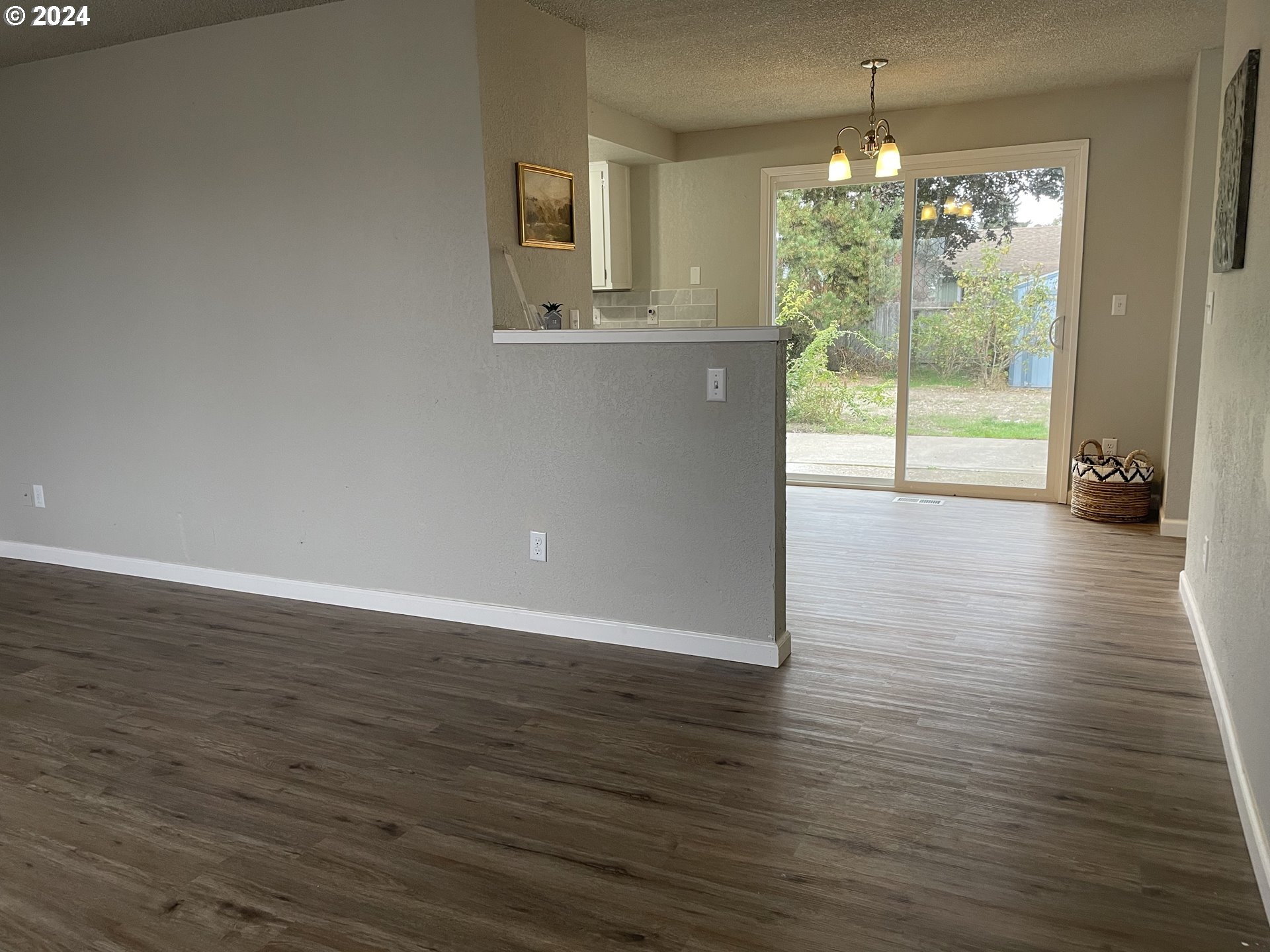 477 70th Street Springfield, OR 97478 - Photo 5 of 27 Gallery Image 5