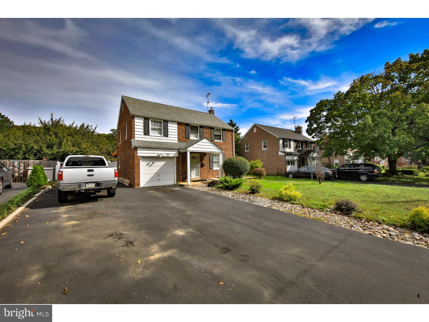 133 Johns Road Cheltenham, PA 19012 - Photo 2 of 25 Driveway