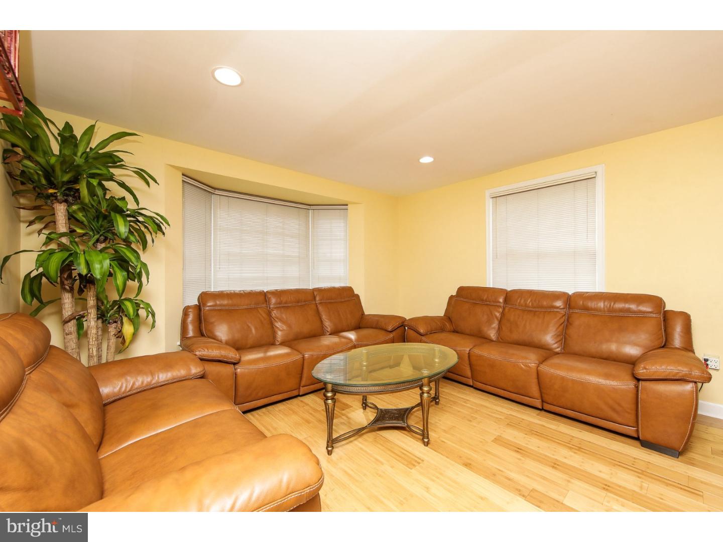133 Johns Road Cheltenham, PA 19012 - Photo 3 of 25 Living Room