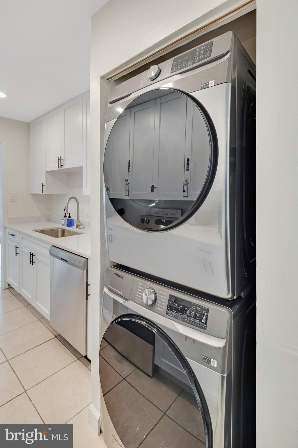 428 Reneau Way Herndon, VA 20170 - Photo 19 of 45 a utility room with dryer and washer
