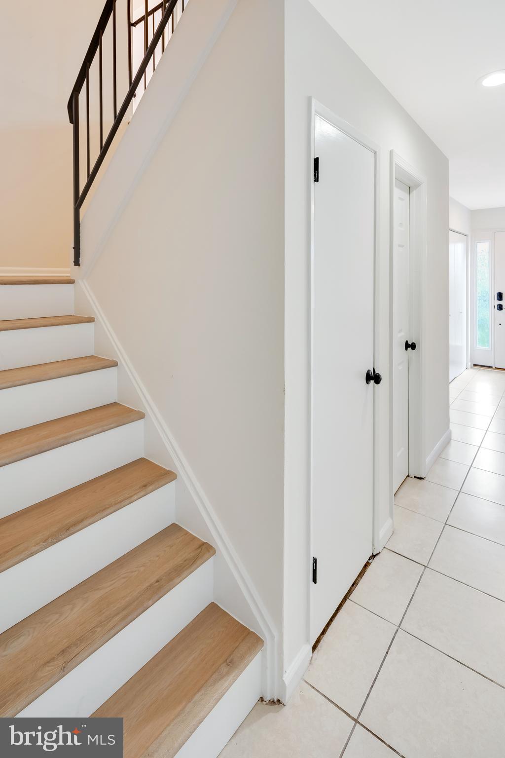 428 Reneau Way Herndon, VA 20170 - Photo 21 of 45 a view of entryway