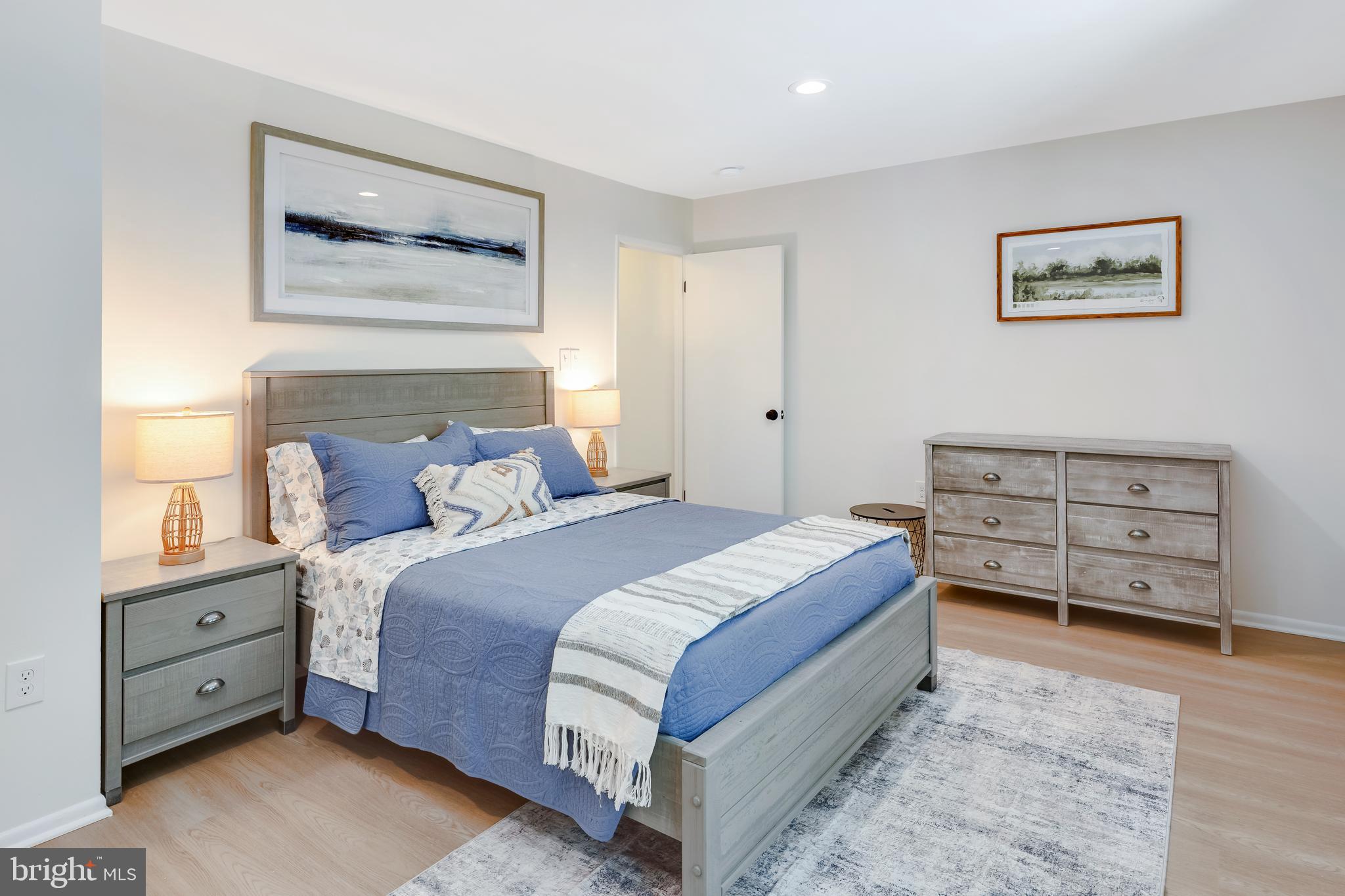 428 Reneau Way Herndon, VA 20170 - Photo 25 of 45 a spacious bedroom with a bed and lamp