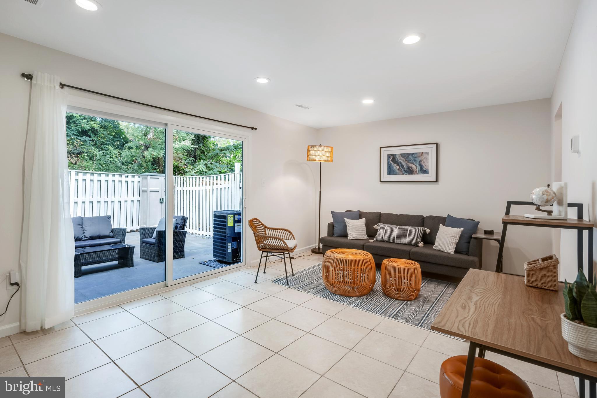 428 Reneau Way Herndon, VA 20170 - Photo 5 of 45 a living room with furniture and a large window