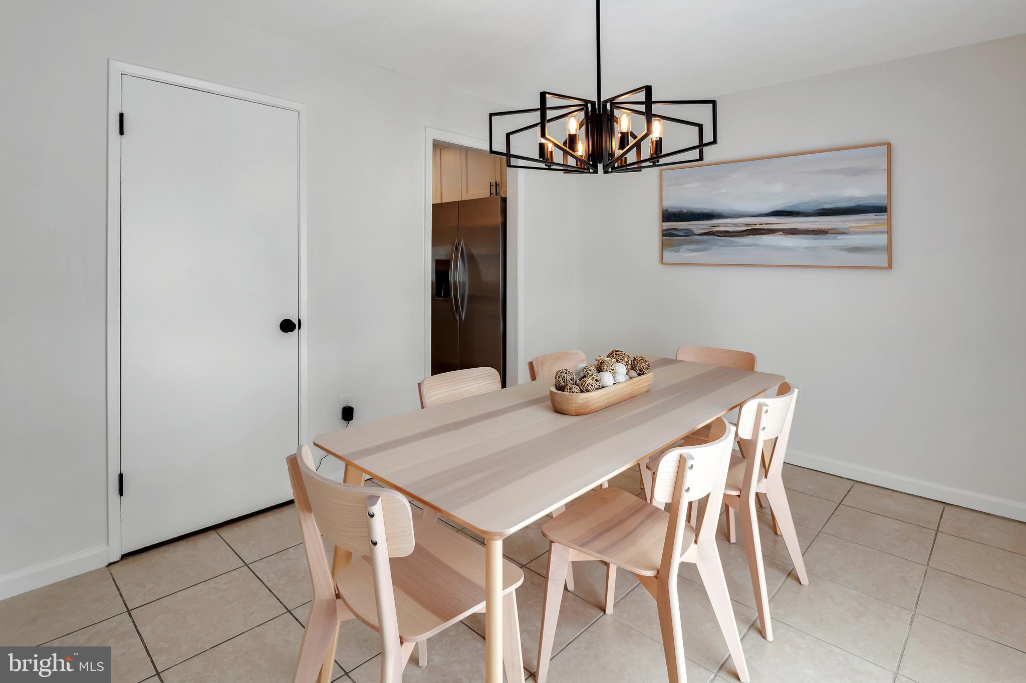 428 Reneau Way Herndon, VA 20170 - Photo 9 of 45 a view of a dining room with furniture