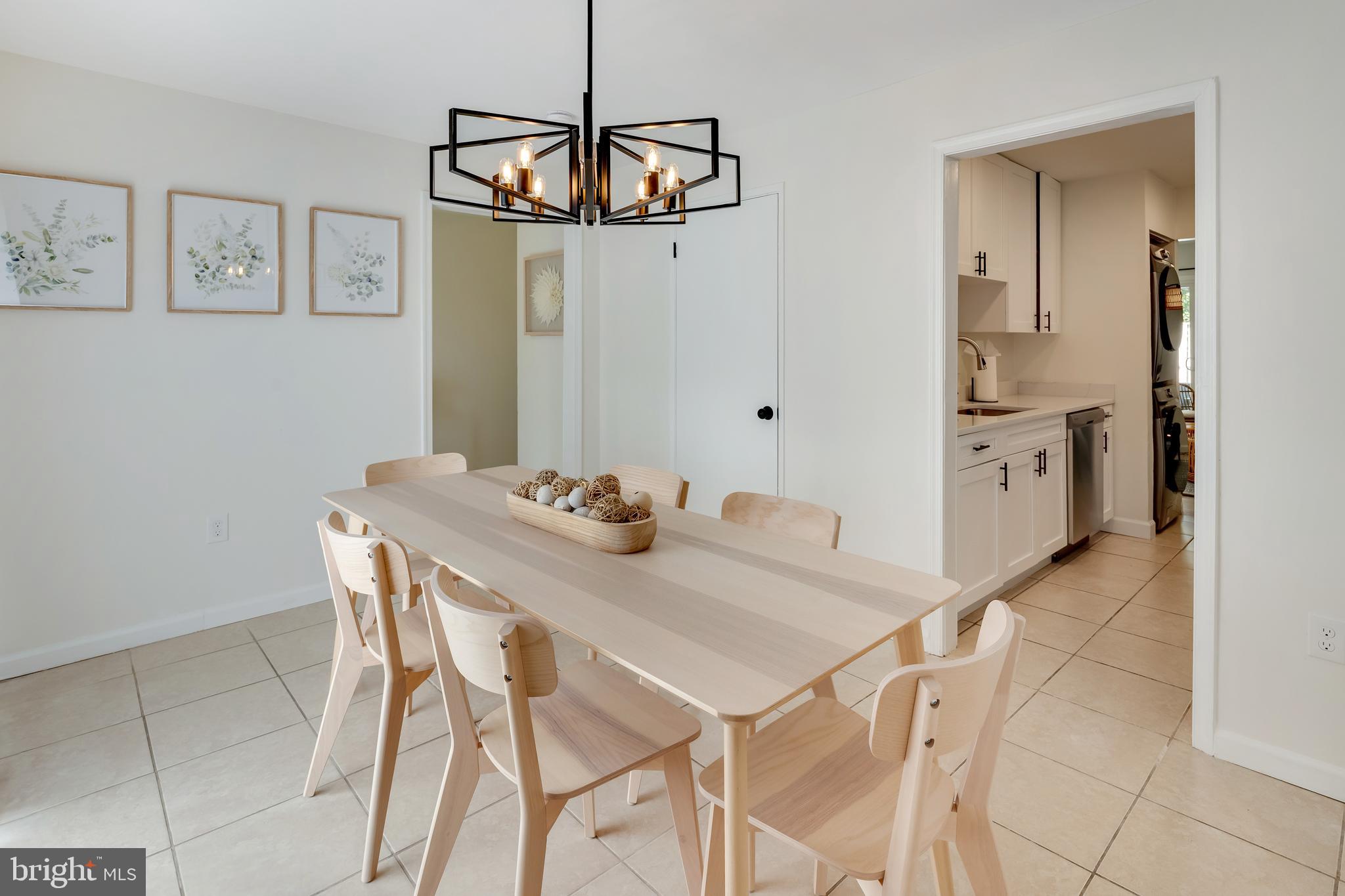 428 Reneau Way Herndon, VA 20170 - Photo 10 of 45 a view of a dining room with furniture and chandelier