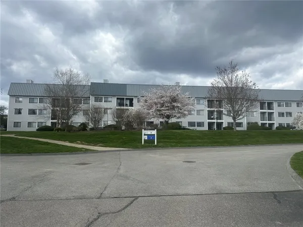 $2,495 | 3 Admiralty Drive, Unit B5, Middletown, RI 02842