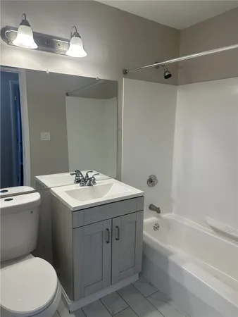 $2,495 | 3 Admiralty Drive, Unit B5, Middletown, RI 02842