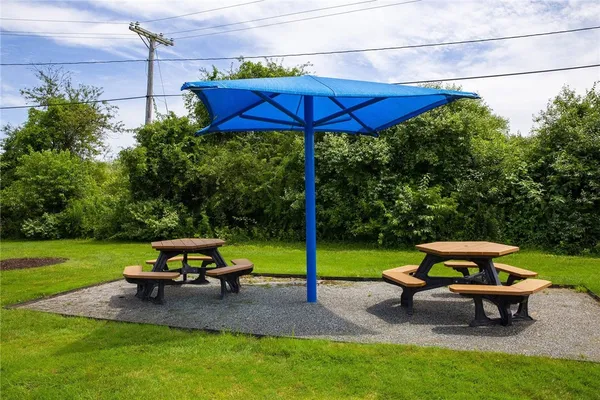 $2,495 | 3 Admiralty Drive, Unit B5, Middletown, RI 02842