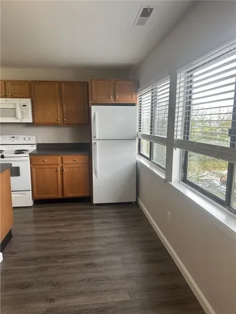 $2,495 | 3 Admiralty Drive, Unit B5, Middletown, RI 02842