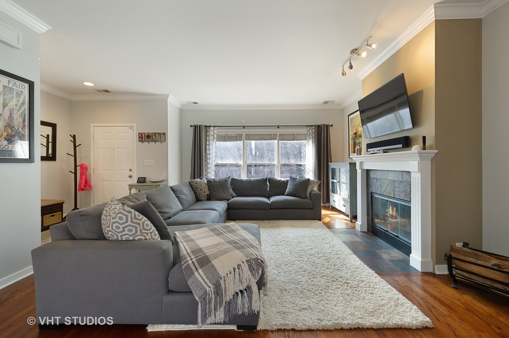 1346 West Fillmore Street, Unit B Chicago, IL 60607 - Photo 3 of 18 a living room with furniture flat screen tv and a fireplace