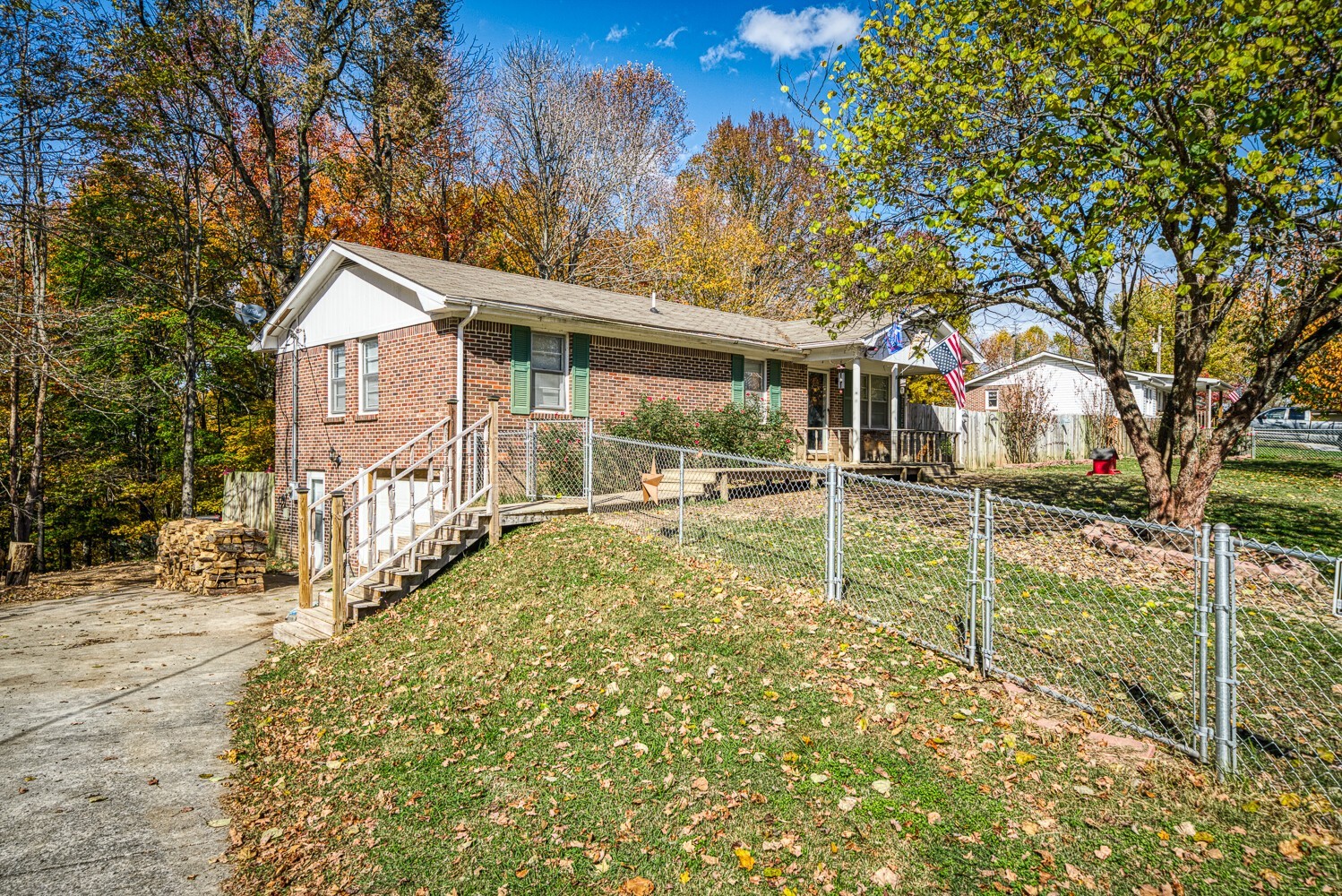 2757 Dale Ridge Road Dowelltown, TN 37059 - Photo 2 of 28 a backyard of a house with table and chairs