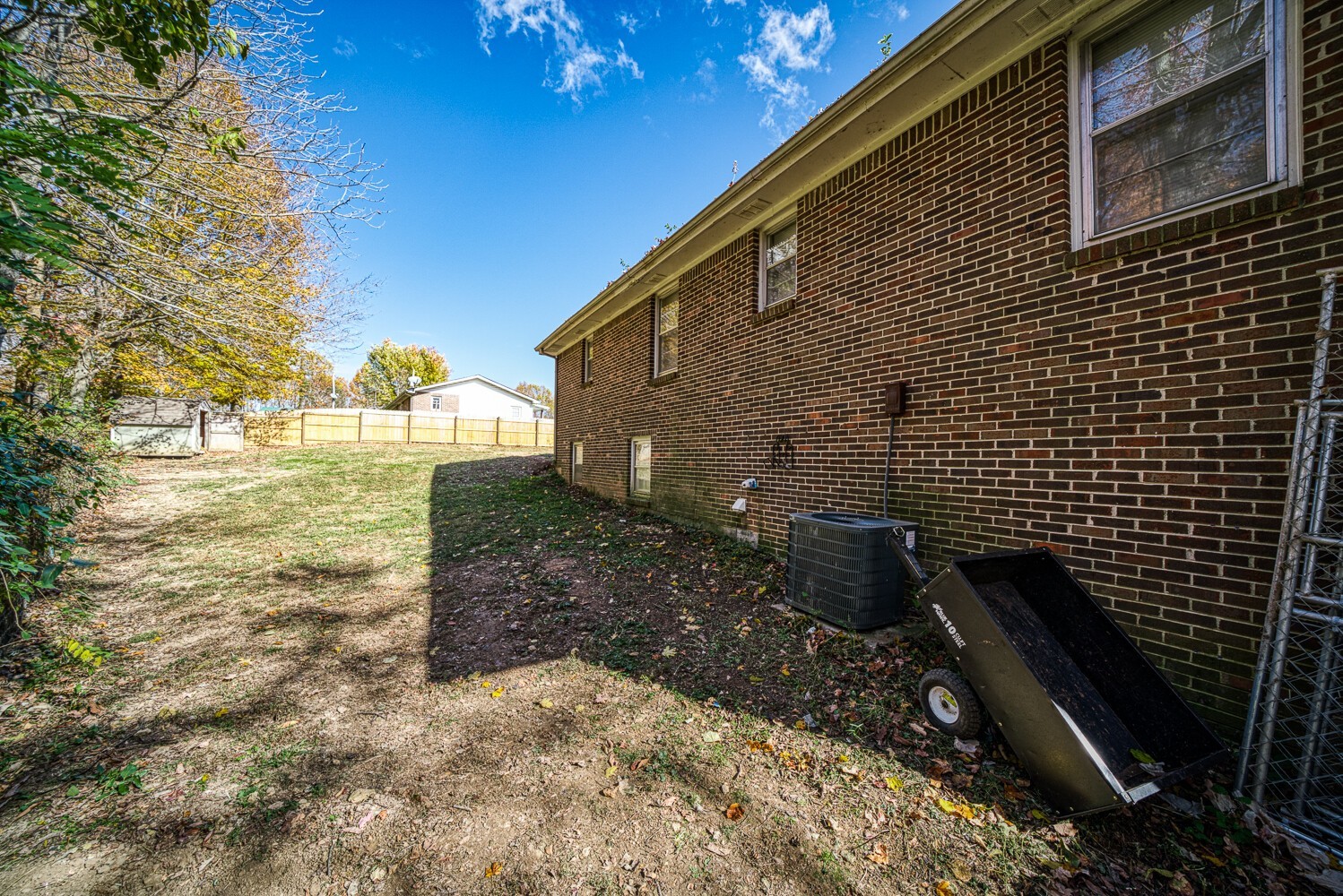2757 Dale Ridge Road Dowelltown, TN 37059 - Photo 4 of 28 a backyard of a house