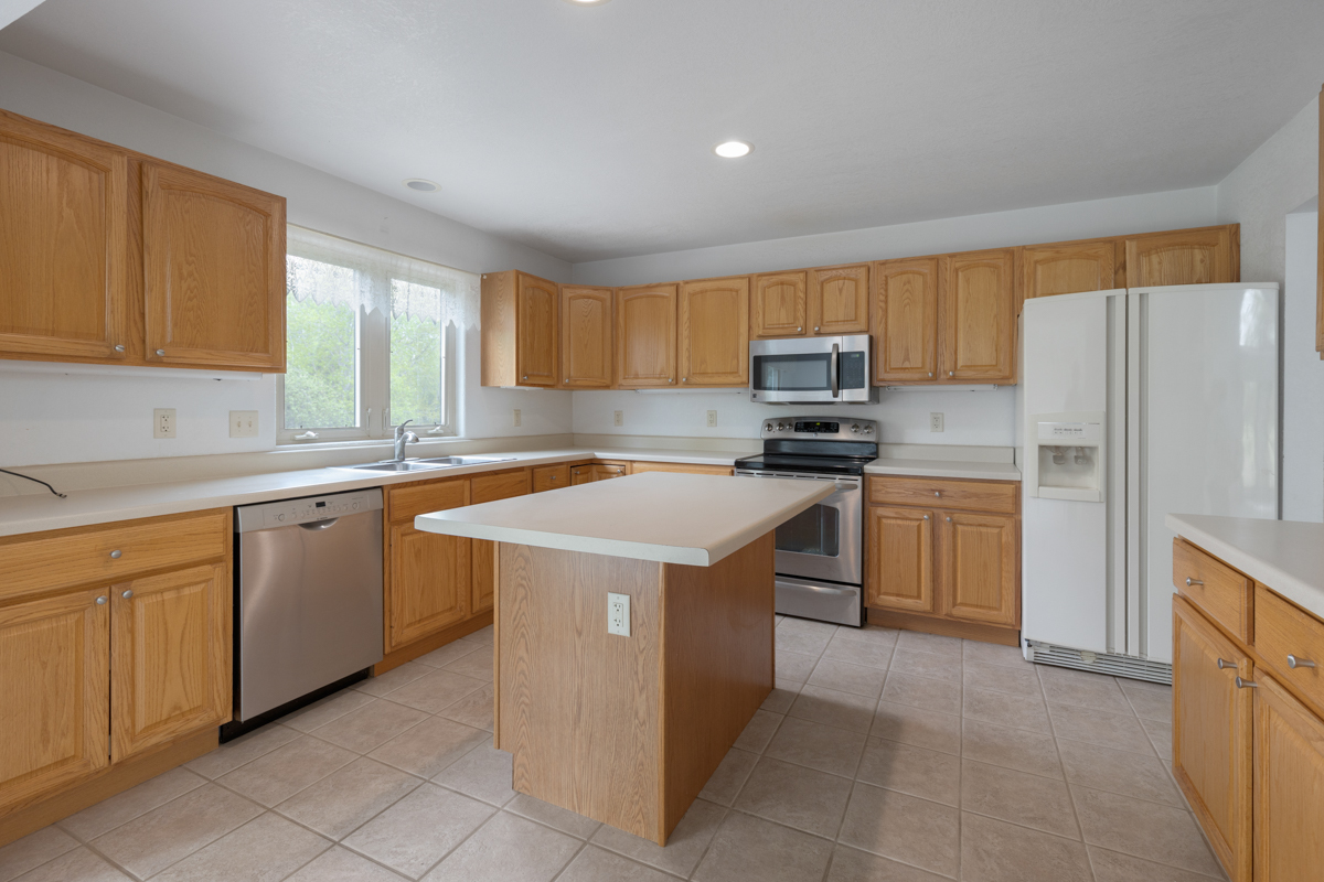 17717 Springbrook Circle Union, IL 60180 - Photo 6 of 33 a kitchen with a stove sink and refrigerator