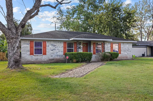 $1,975 | 2103 6th Street, Stafford, TX 77477