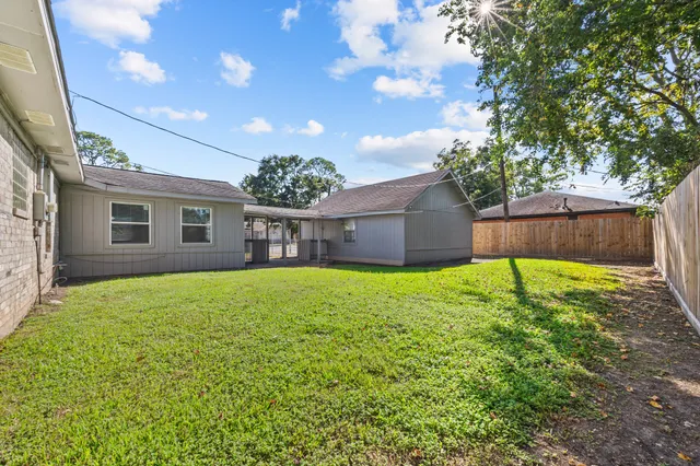 $1,975 | 2103 6th Street, Stafford, TX 77477