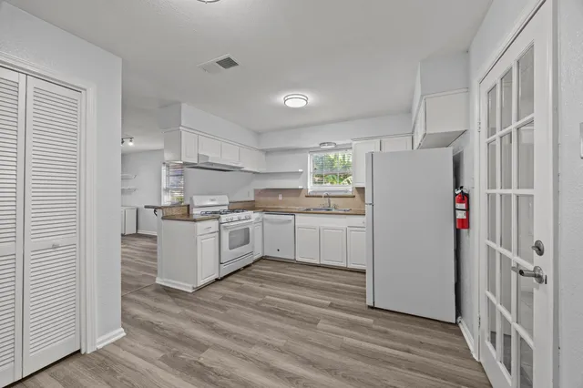 $1,975 | 2103 6th Street, Stafford, TX 77477